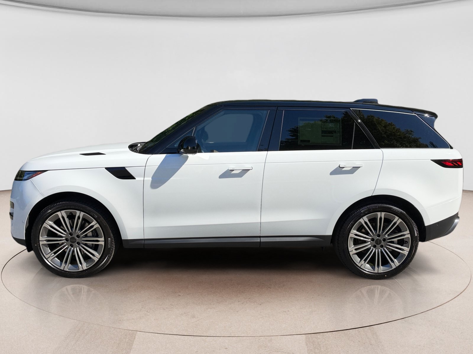 New 2027 Land Rover Range Rover Sport SE AWD/4WD image 2