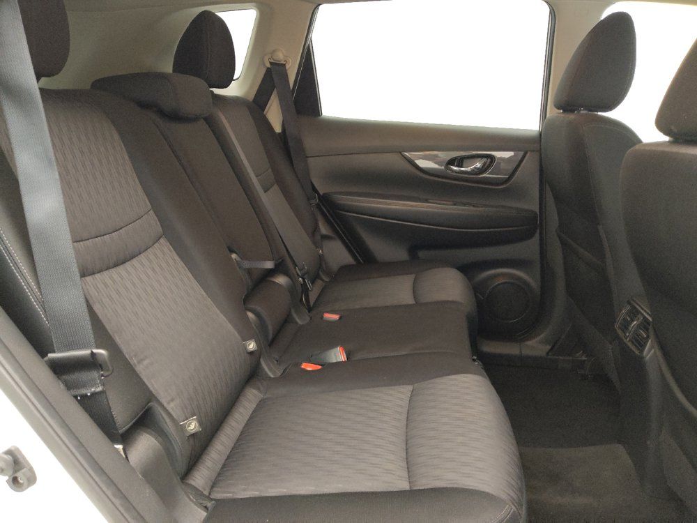 Used 2018 Nissan Rogue SV w/ Sun & Sound Touring Package AWD/4WD image 19