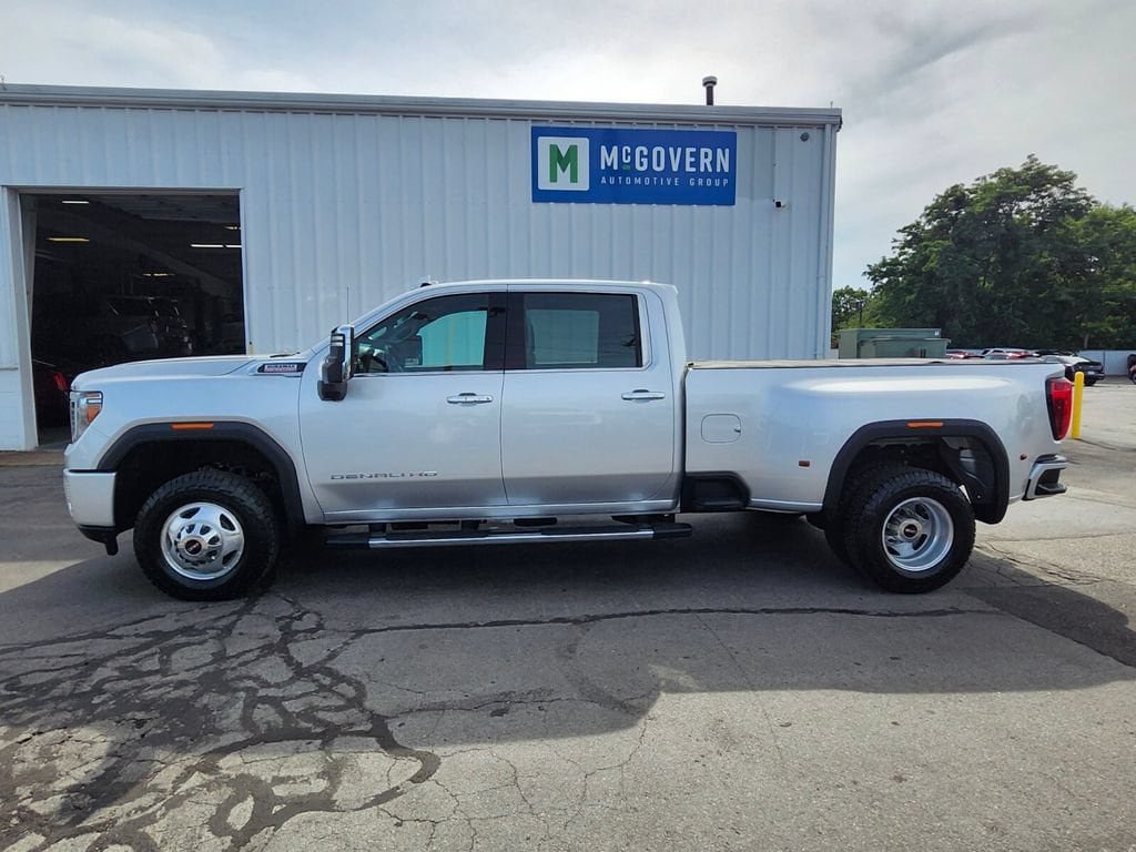 Used 2020 GMC Sierra 3500 Denali w/ Denali Ultimate Package AWD/4WD image 2