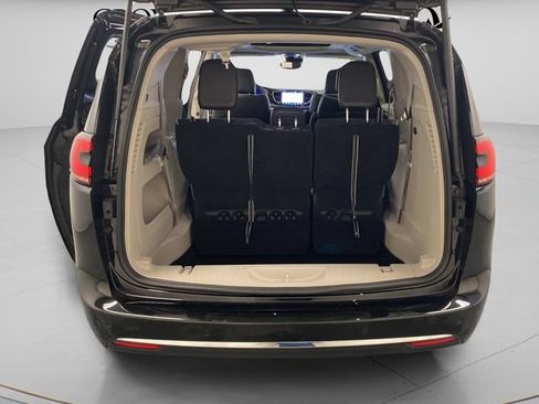 Used 2024 Chrysler Pacifica Limited FWD image 37