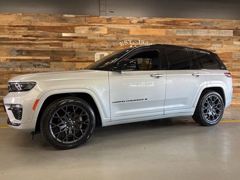 Used 2024 Jeep Grand Cherokee Summit w/ High Altitude Package image 18
