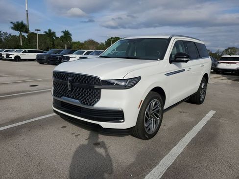 New 2025 Lincoln Navigator Reserve AWD/4WD image 2