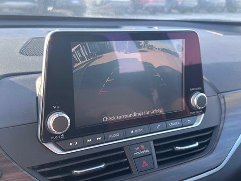 Used 2025 Nissan Altima 2.5 SV FWD image 13