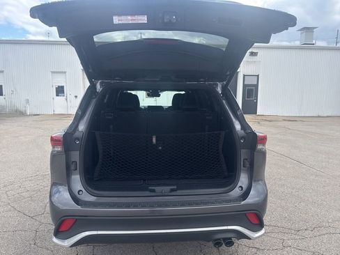 Used 2023 Toyota Highlander XSE FWD image 8