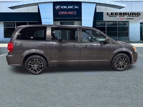 Used 2017 Dodge Grand Caravan SE image 8