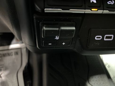 Used 2022 Chevrolet Silverado 2500 LT AWD/4WD image 34