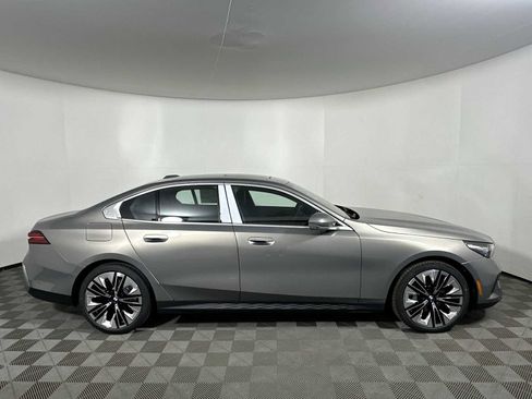 New 2026 BMW 530i xDrive w/ Premium Package image 4