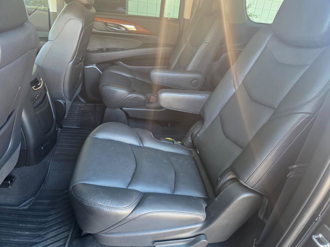 Used 2019 Cadillac Escalade ESV Luxury AWD/4WD image 10