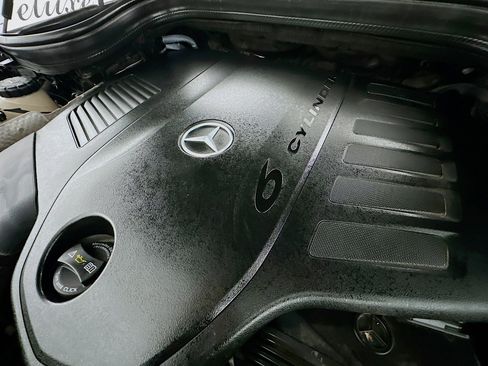 Used 2022 Mercedes-Benz GLS 450 4MATIC w/ AMG Line Exterior image 35