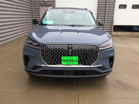 New 2026 Lincoln Aviator Reserve w/ Illumination Package AWD/4WD image 3