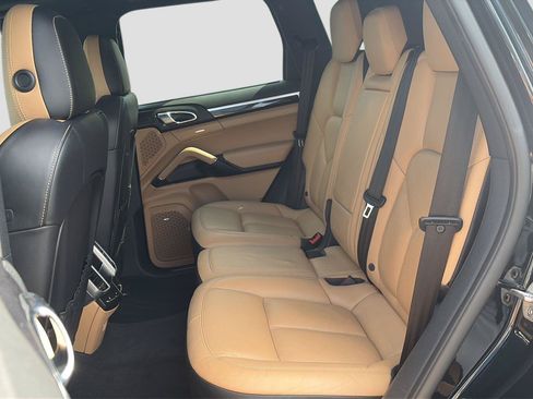 Used 2016 Porsche Cayenne AWD/4WD image 12
