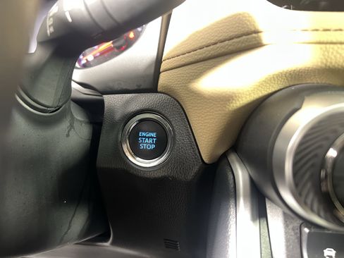 Used 2021 Toyota RAV4 XLE Premium image 25