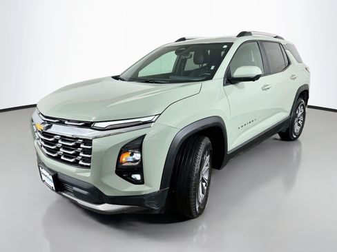 Used 2025 Chevrolet Equinox LT w/ Convenience Package II AWD/4WD image 3