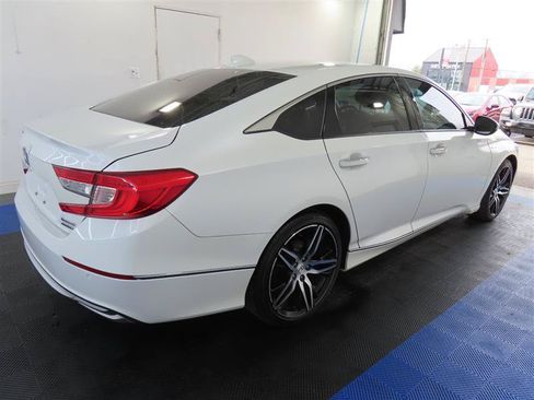 Used 2022 Honda Accord Touring image 16