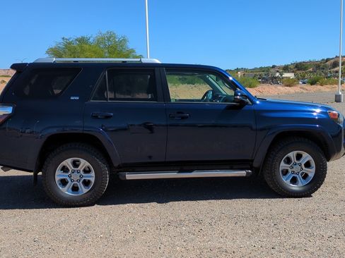 Used 2017 Toyota 4Runner SR5 Premium AWD/4WD image 2