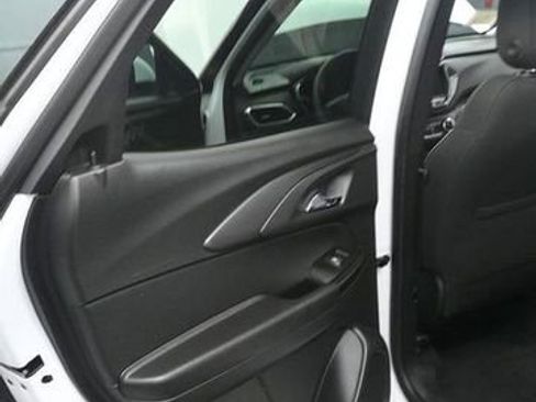 Used 2021 Chevrolet TrailBlazer LT w/ Convenience Package AWD/4WD image 12