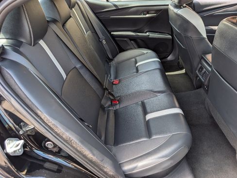 Used 2025 Toyota Camry SE FWD image 5