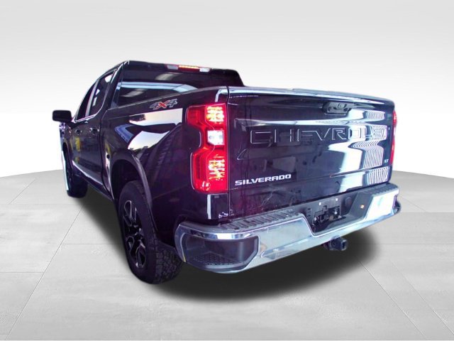 Used 2023 Chevrolet Silverado 1500 LT AWD/4WD image 3