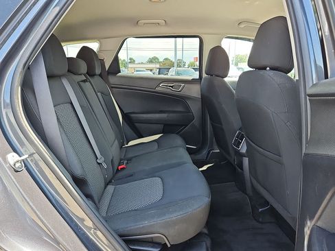 Used 2023 Kia Sportage LX AWD/4WD image 30