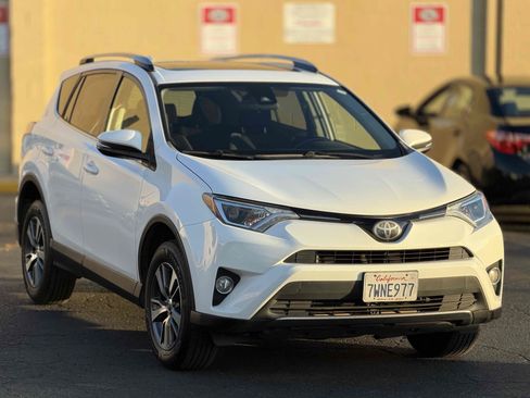 Used 2017 Toyota RAV4 XLE FWD image 4