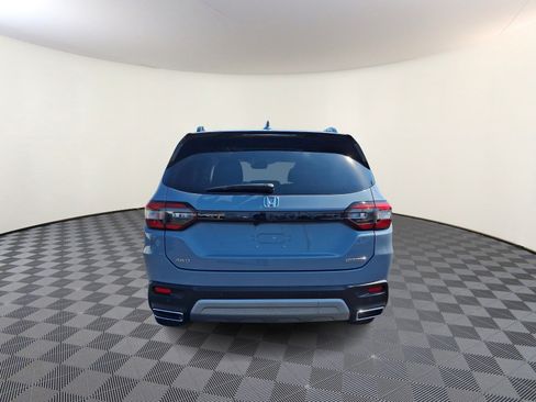 Used 2023 Honda Pilot Touring image 6