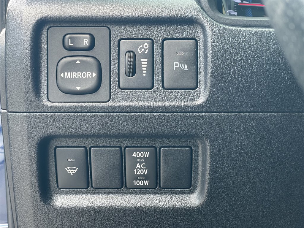 Used 2018 Toyota 4Runner Limited AWD/4WD image 33