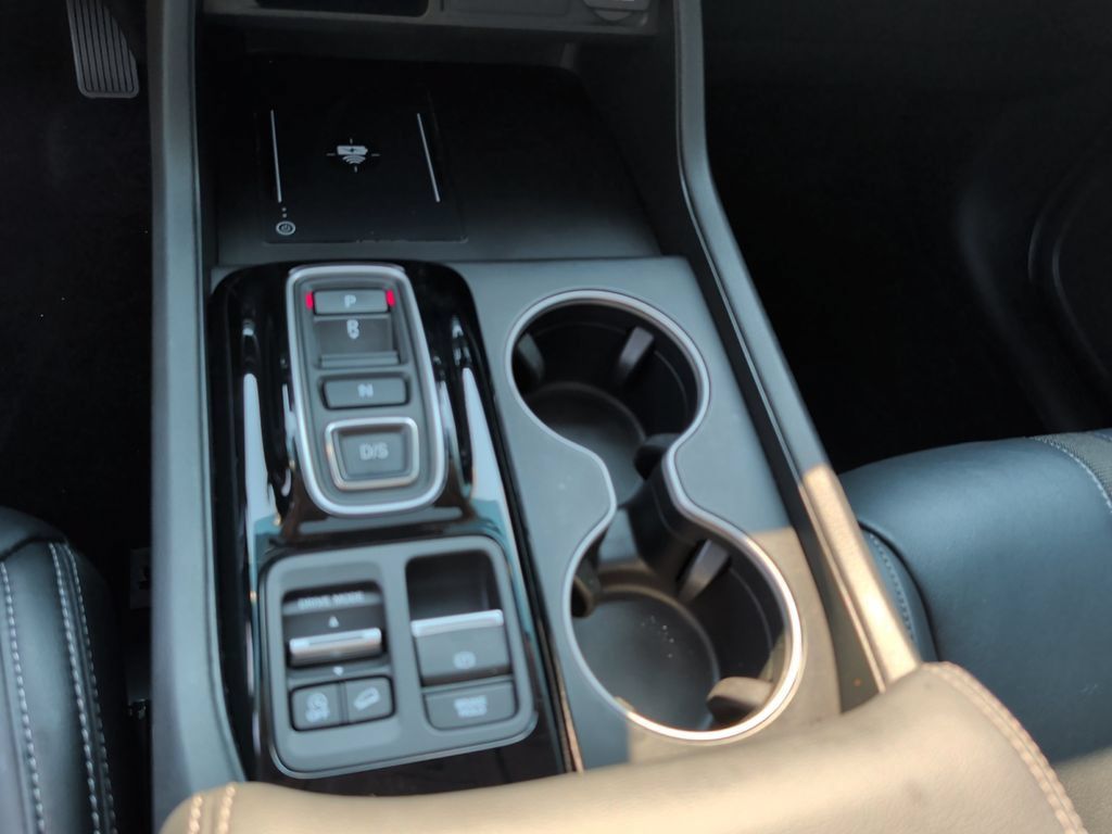 Used 2025 Honda Pilot Touring image 12