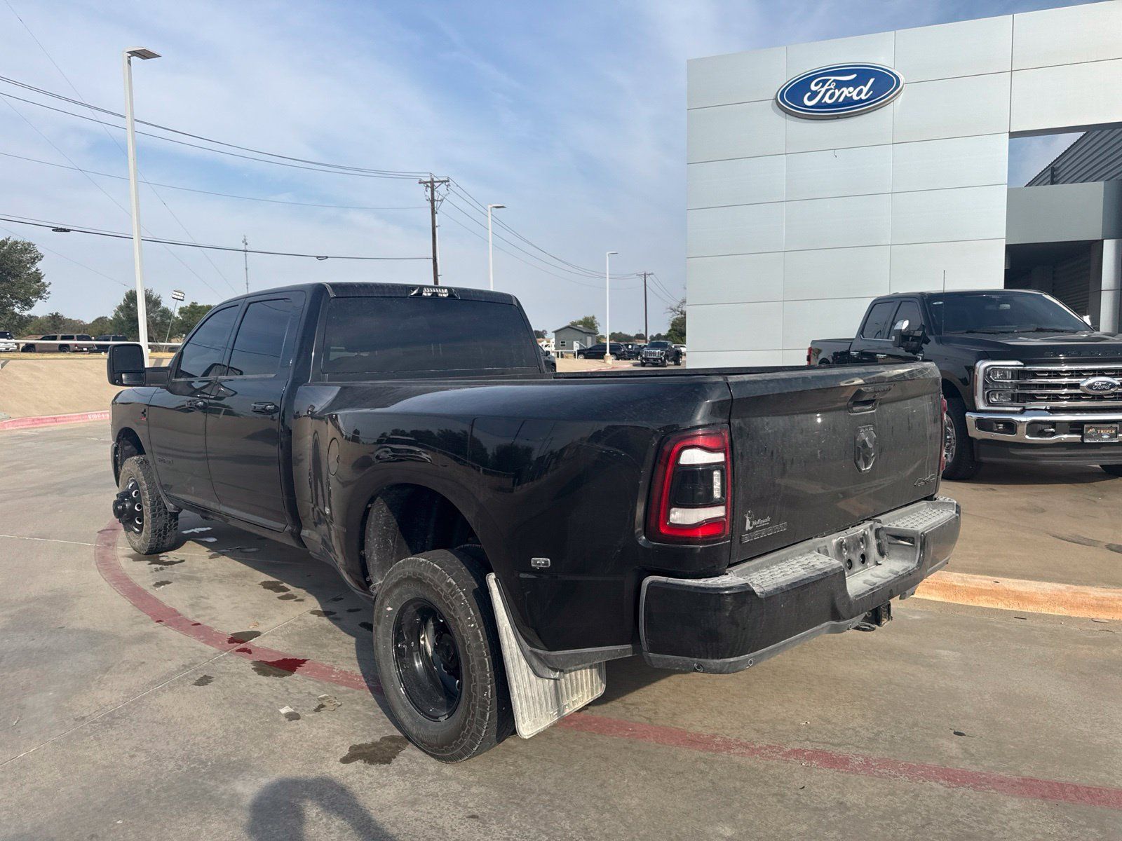 Used 2024 RAM 3500 Big Horn w/ Night Edition AWD/4WD image 7