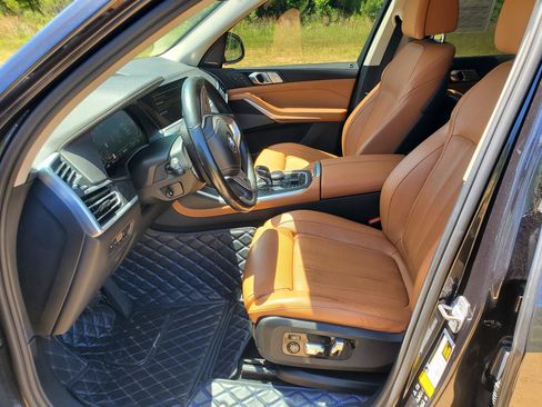 Used 2021 BMW X7 xDrive40i w/ Premium Package AWD/4WD image 25