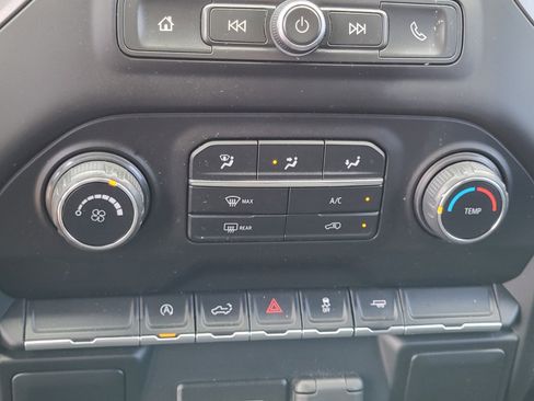 Used 2022 Chevrolet Silverado 1500 Custom image 22