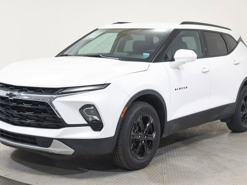 Used 2024 Chevrolet Blazer LT w/ Convenience Package AWD/4WD image 3