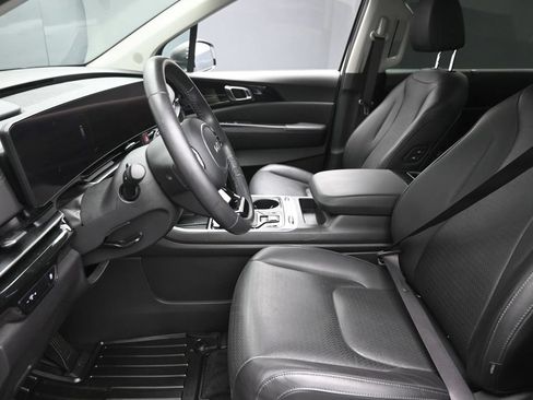 Used 2025 Kia Carnival SX Prestige FWD image 16