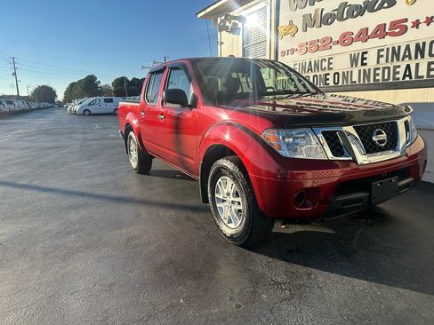 Used 2018 Nissan Frontier SV image 7