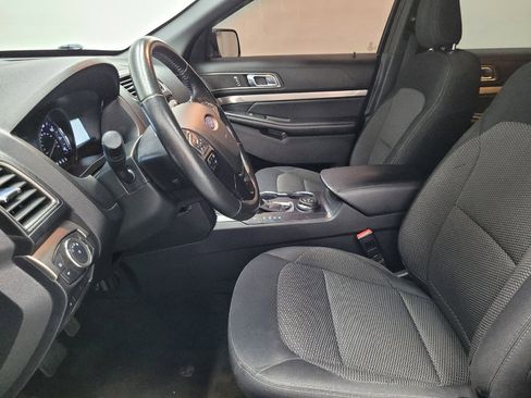 Used 2018 Ford Explorer XLT w/ Equipment Group 201A AWD/4WD image 17