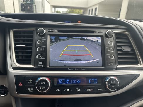 Used 2019 Toyota Highlander Limited AWD/4WD image 26