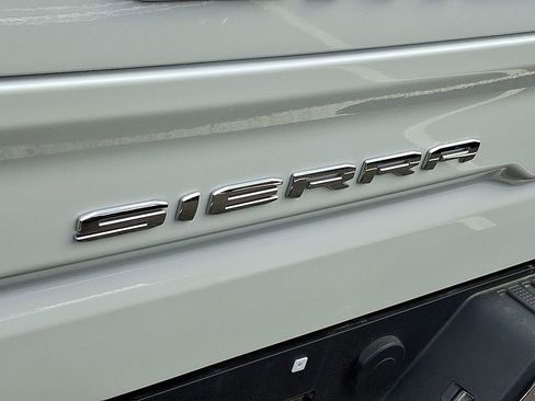 Used 2024 GMC Sierra 1500 SLT w/ SLT Convenience Package AWD/4WD image 10