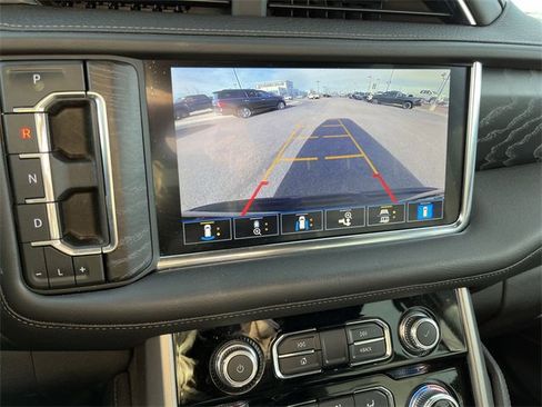 Used 2021 GMC Yukon XL Denali w/ Denali Premium Package image 31