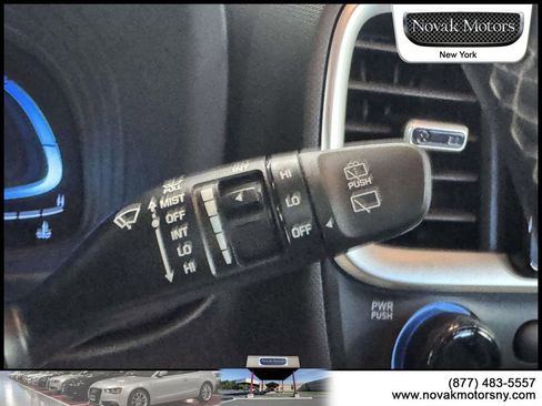 Used 2025 Hyundai Venue SEL FWD image 21