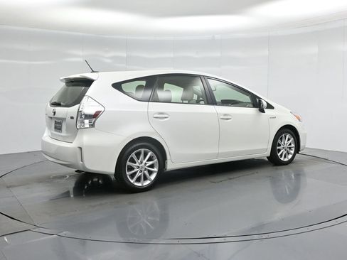 Used 2014 Toyota Prius V Five image 25