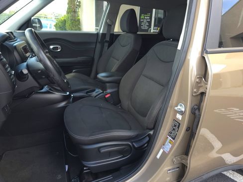 Used 2016 Kia Soul FWD image 13
