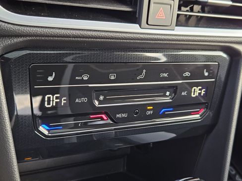 New 2025 Volkswagen Taos SE image 21