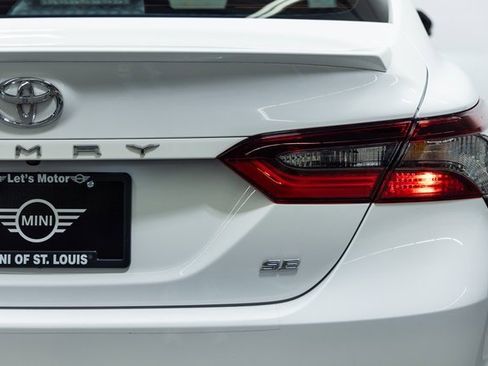 Used 2023 Toyota Camry SE image 8