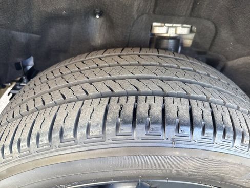 Certified 2024 Jeep Grand Cherokee Altitude image 11