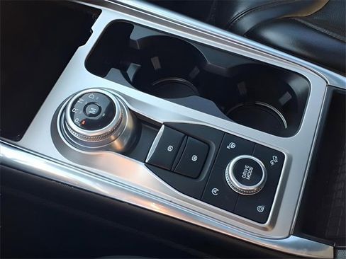 Used 2020 Ford Explorer Platinum w/ Premium Technology Package image 13