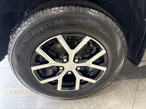 Used 2025 Jeep Grand Cherokee Limited AWD/4WD image 8