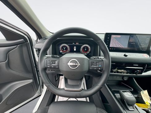 Used 2026 Nissan Rogue SL AWD/4WD image 16