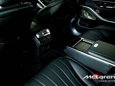 Used 2022 Mercedes-Benz S 580 4MATIC Sedan w/ AMG Line Package image 19