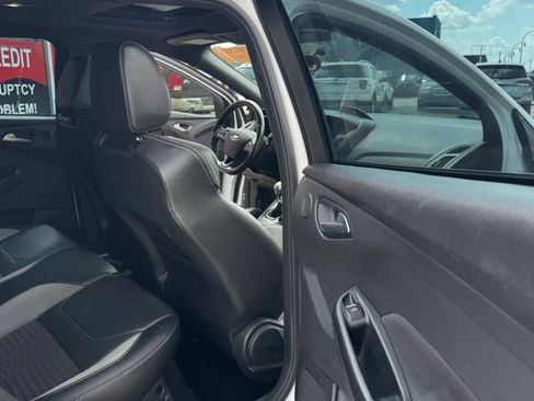 Used 2018 Ford Focus ST w/ Equipment Group 401A FWD image 17