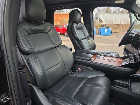 Used 2019 Lincoln Navigator L Reserve image 10