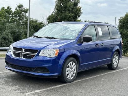 Used 2019 Dodge Grand Caravan SE w/ UConnect Hands-Free Group